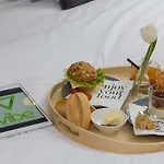 Apartment Vibe Split