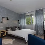 Apartment Vibe Split