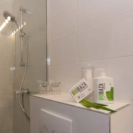 Apartment Vibe Split